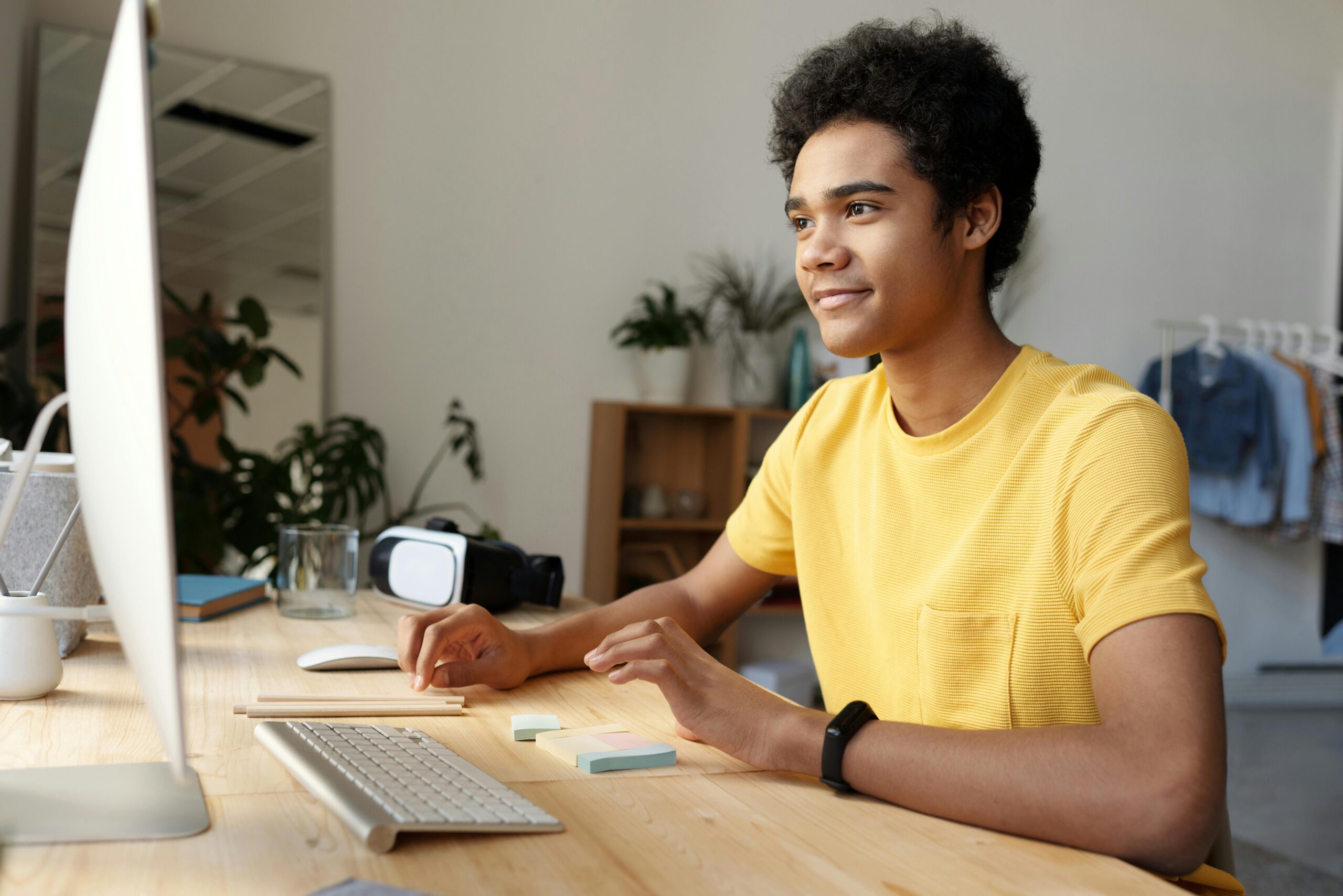 Werkhouding achter een bureau